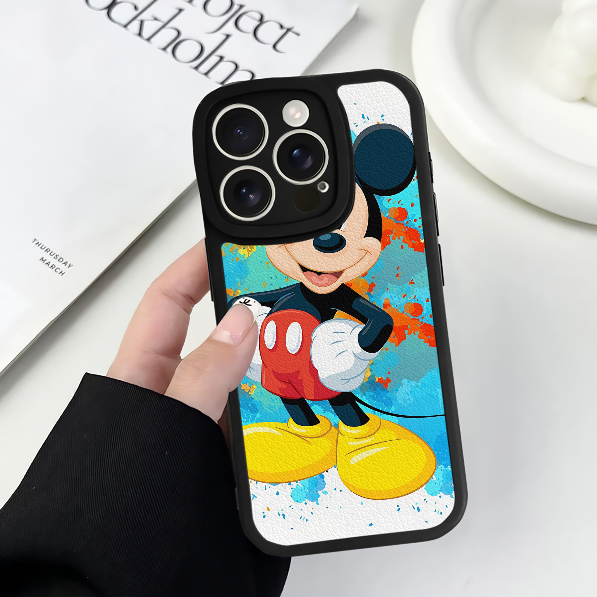 （画像用） ミッキーマウス Mickey Mouse 【iPhone 16シリーズ対応】シリコンスマホケース（レザー調） 材質：シリコン